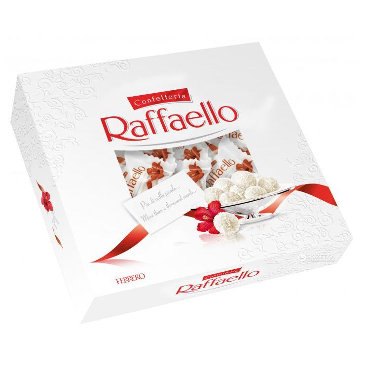Конфеты Raffaello с цельным миндальным орехом в кокосовой обсыпке 240 гр., картон