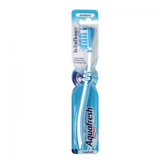 Зубная щетка Aquafresh Medium In-Between clean, блистер